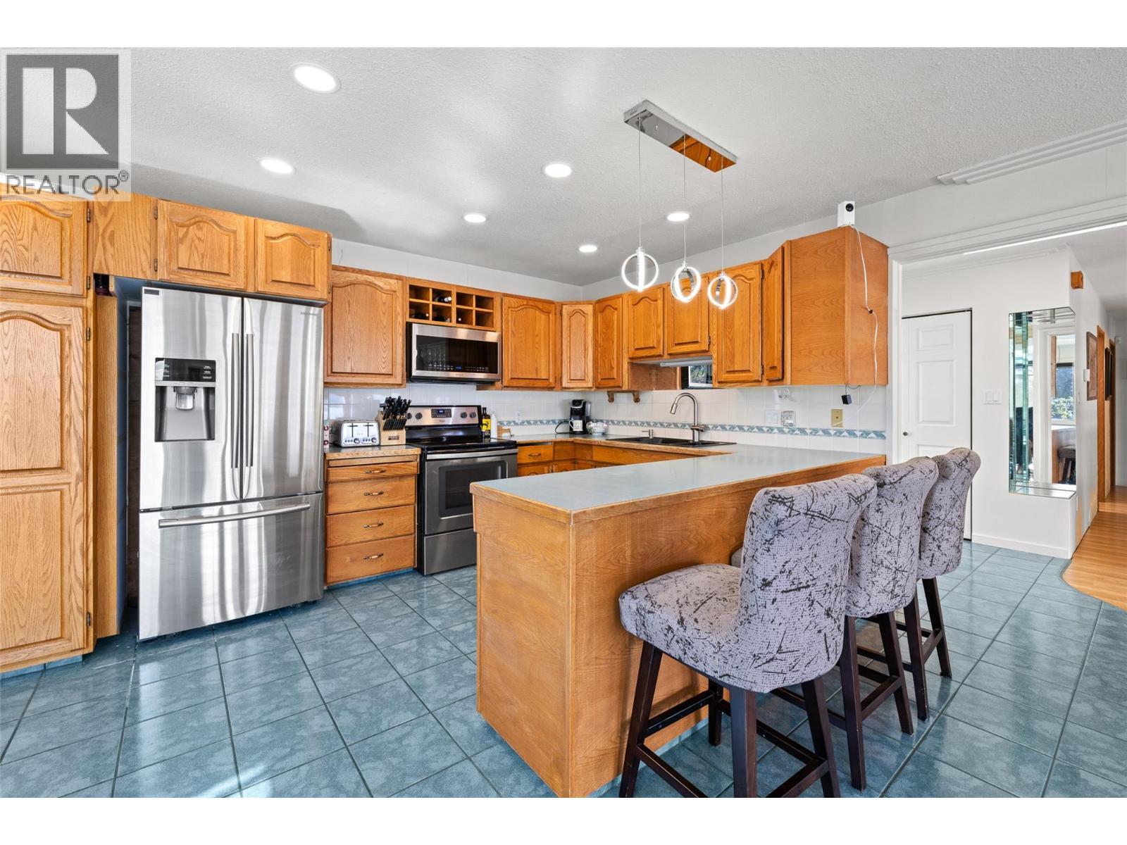 2387 Campbell Road, West Kelowna, BC - Indoor Photo Showing Kitchen