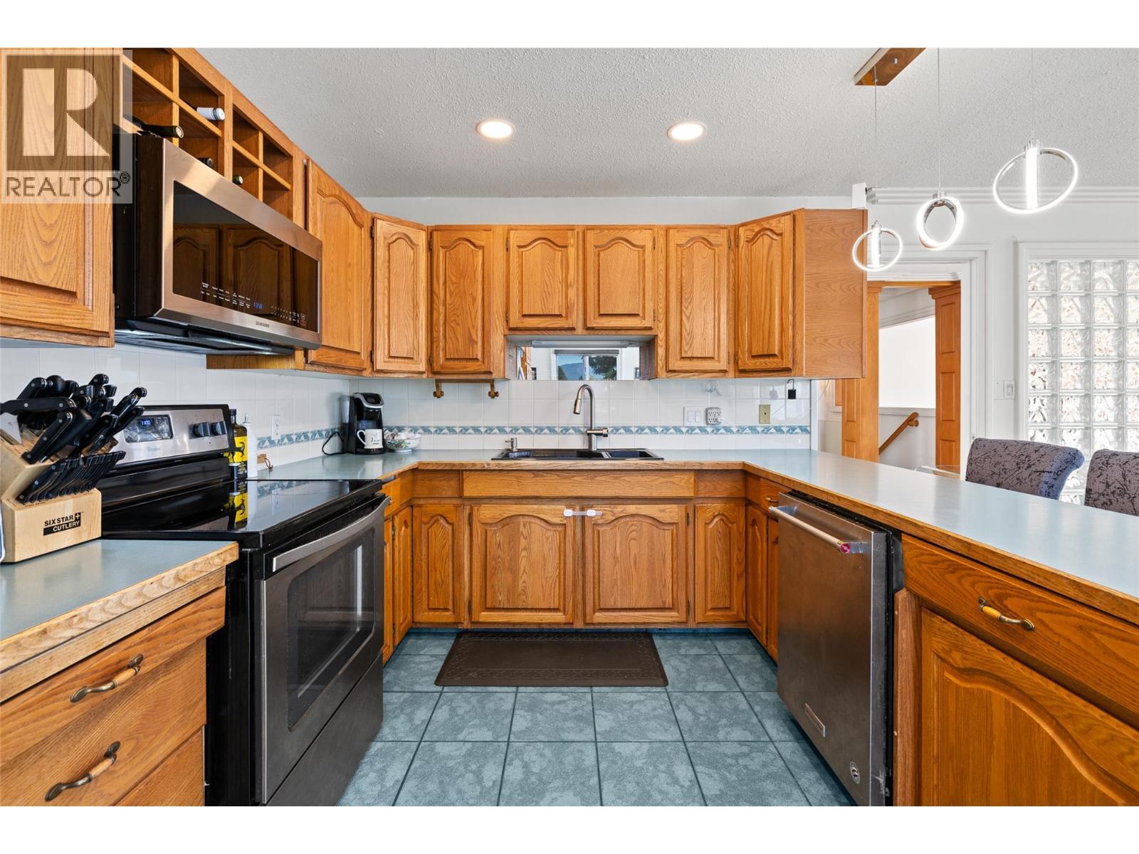 2387 Campbell Road, West Kelowna, BC - Indoor Photo Showing Kitchen With Double Sink