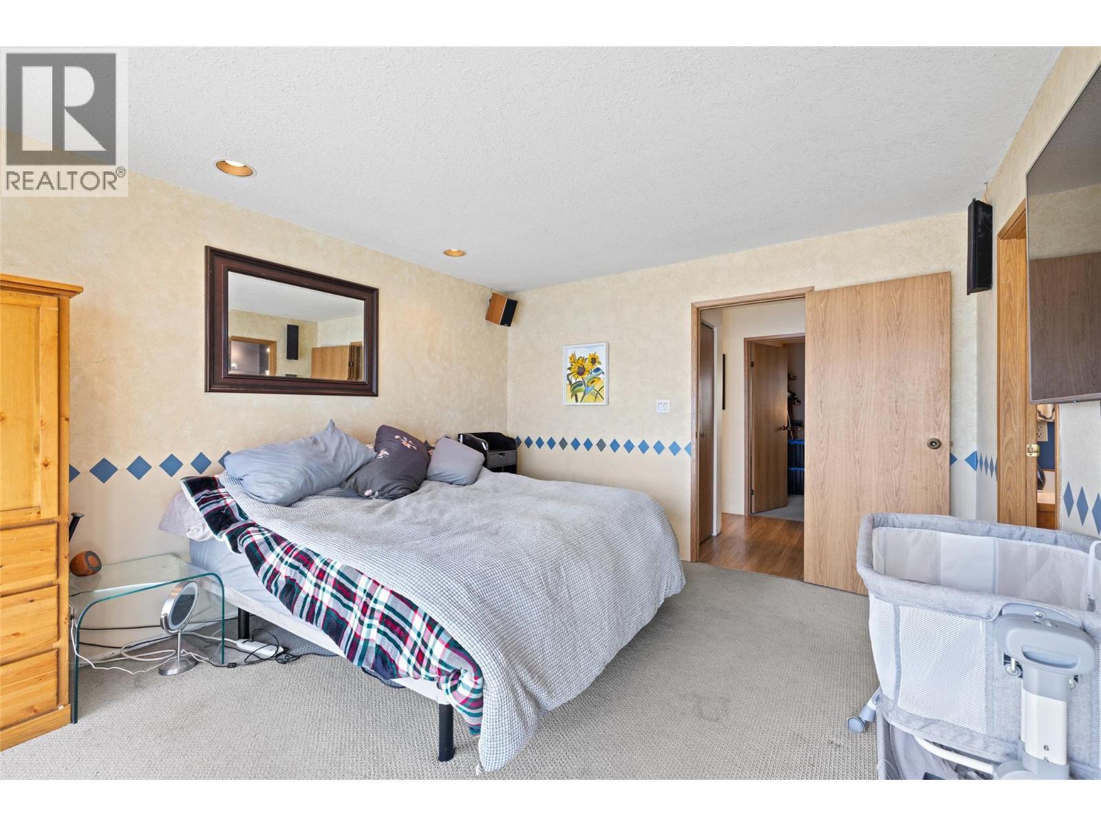 2387 Campbell Road, West Kelowna, BC - Indoor Photo Showing Bedroom
