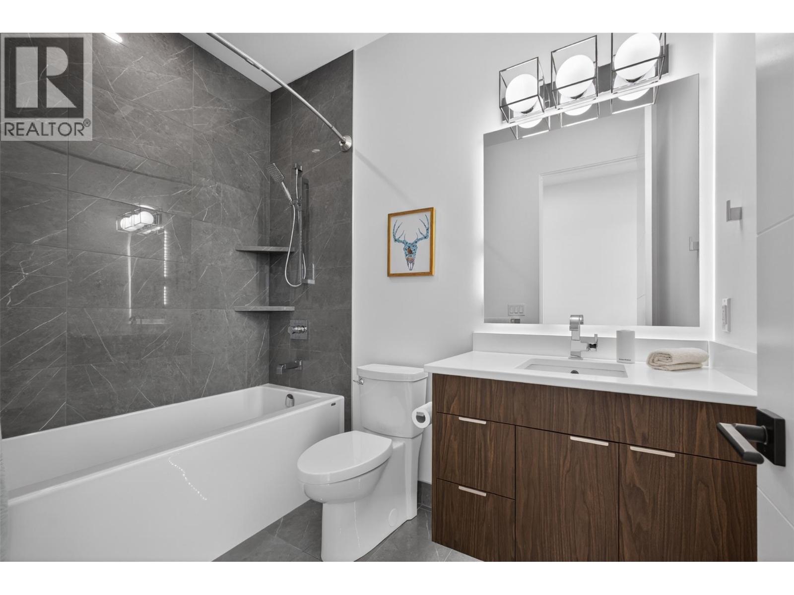 Downstairs full bath - 5835 Vicary Road, Peachland, BC