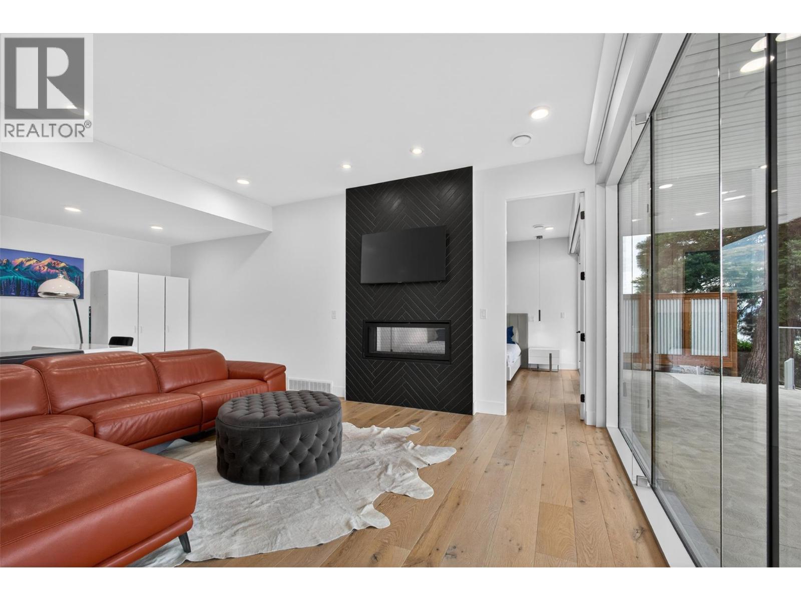 Another beautiful two sided linear fireplace - 5835 Vicary Road, Peachland, BC