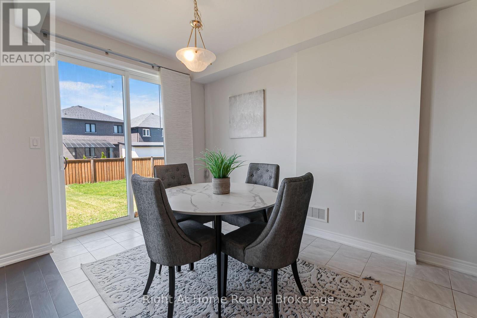 Eat-in kitchen - 9 Callon Drive, Hamilton (Meadowlands), ON