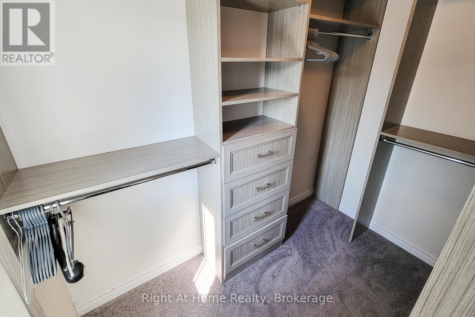 Plenty of space for clothes - 9 Callon Drive, Hamilton (Meadowlands), ON