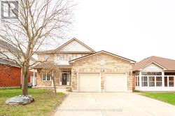 UPPER - 38 HARWOOD DRIVE Barrie, ON L4N 6V3