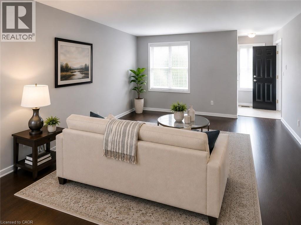 21 Saddler Street, Fonthill, ON - Indoor Photo Showing Living Room