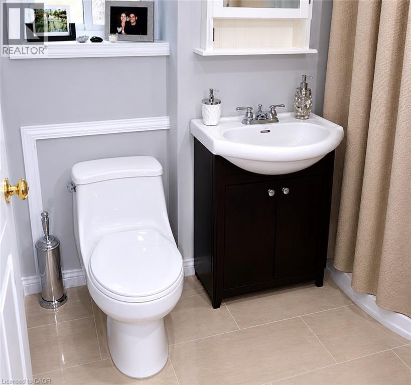 21 Saddler Street, Fonthill, ON - Indoor Photo Showing Bathroom
