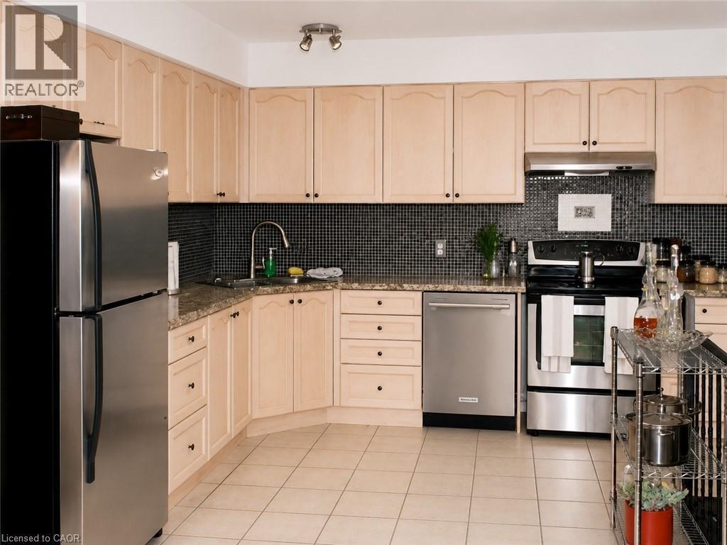 21 Saddler Street, Fonthill, ON - Indoor Photo Showing Kitchen