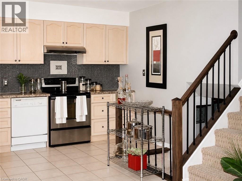 21 Saddler Street, Fonthill, ON - Indoor Photo Showing Kitchen
