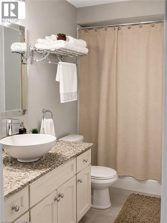 21 Saddler Street, Fonthill, ON - Indoor Photo Showing Bathroom