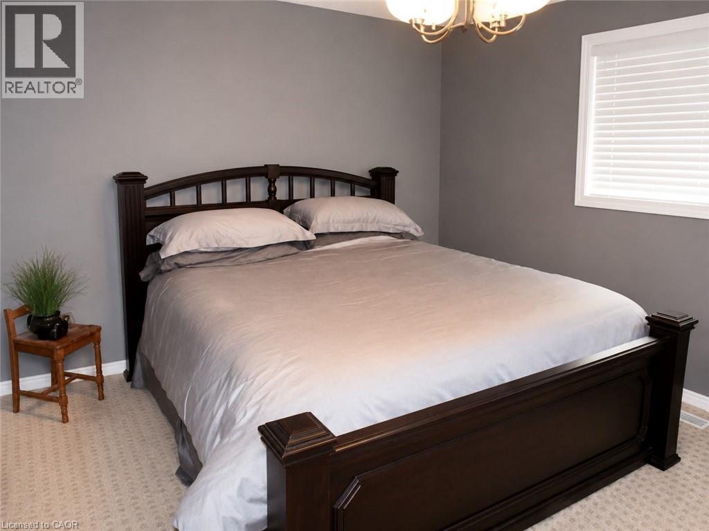 21 Saddler Street, Fonthill, ON - Indoor Photo Showing Bedroom