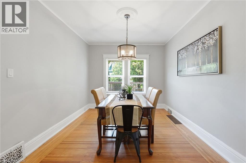 170 Kensington Avenue S, Hamilton, ON - Indoor Photo Showing Dining Room