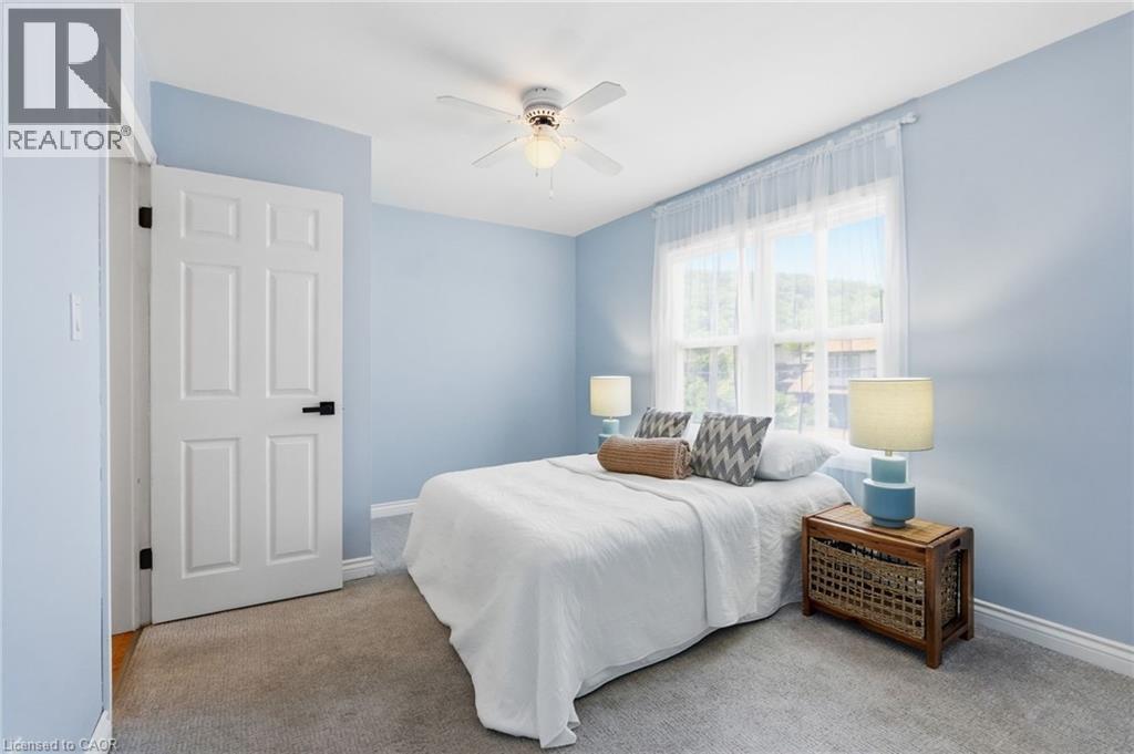 170 Kensington Avenue S, Hamilton, ON - Indoor Photo Showing Bedroom