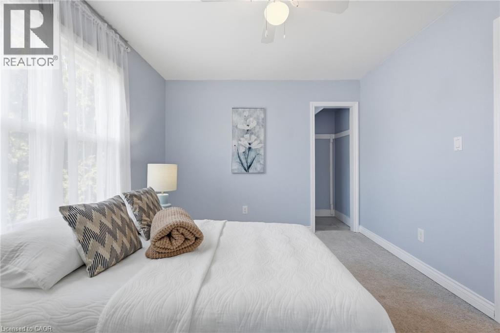 170 Kensington Avenue S, Hamilton, ON - Indoor Photo Showing Bedroom