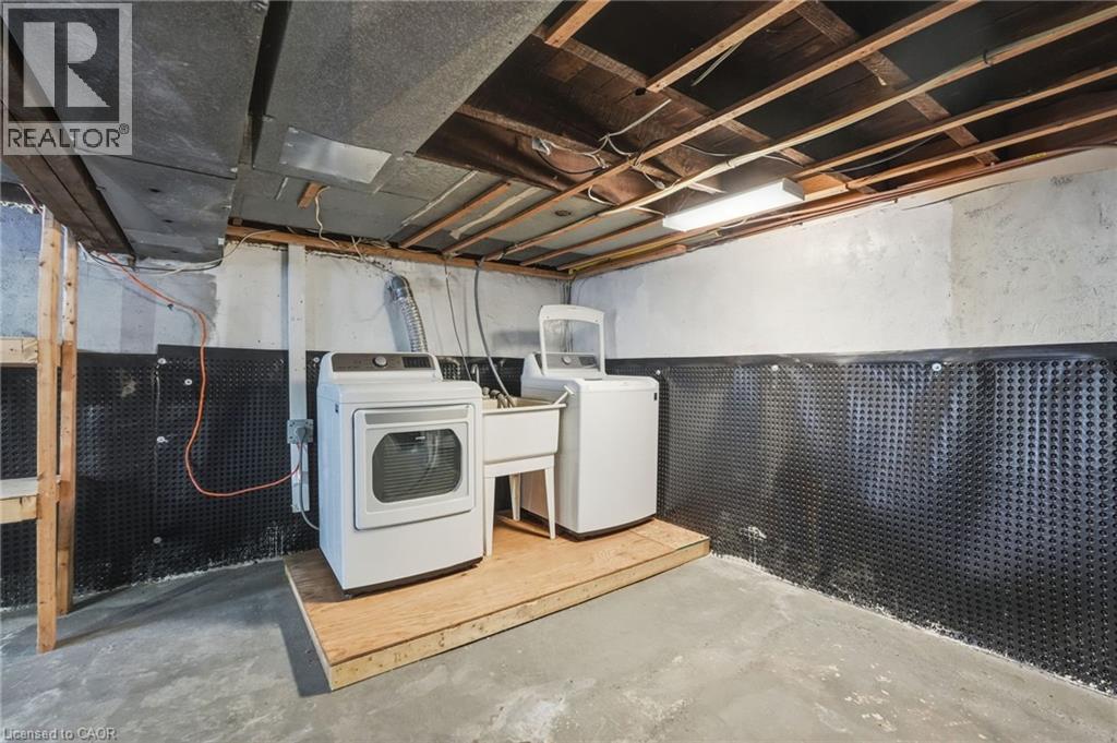 170 Kensington Avenue S, Hamilton, ON - Indoor Photo Showing Laundry Room