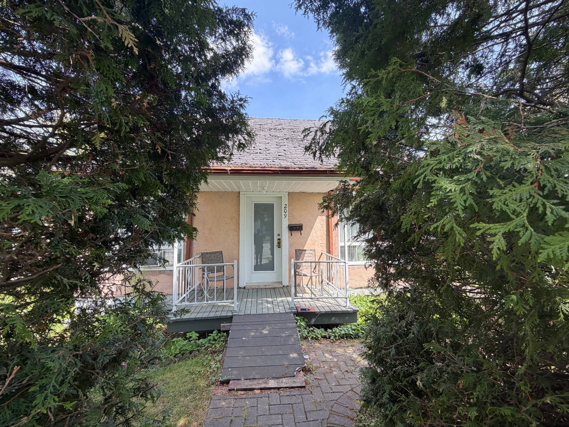 Front of Structure - 209 Av. Champlain, Rouyn-Noranda, QC - Outdoor