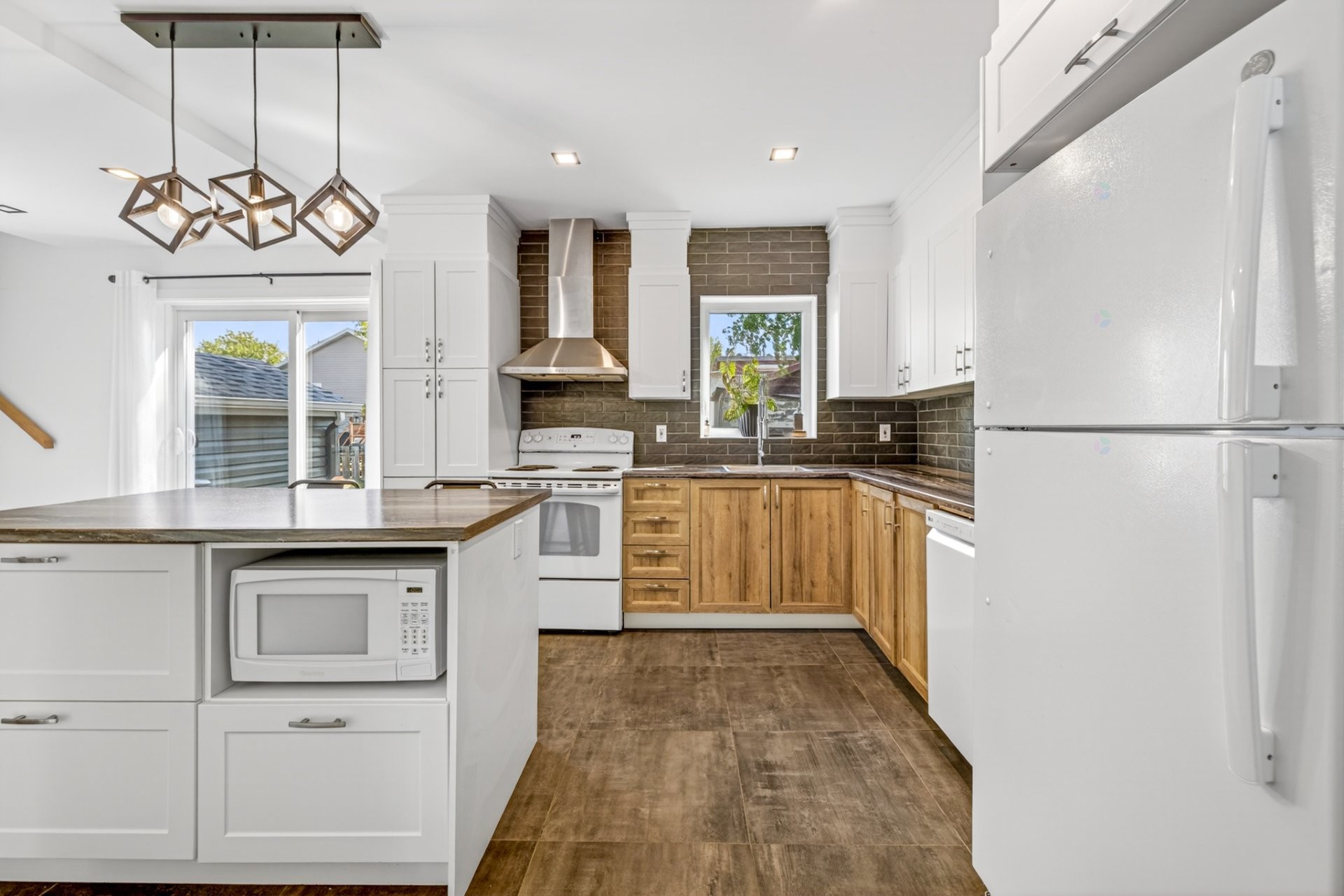 Cuisine - 347 Av. St-Jacques, Donnacona, QC - Indoor Photo Showing Kitchen
