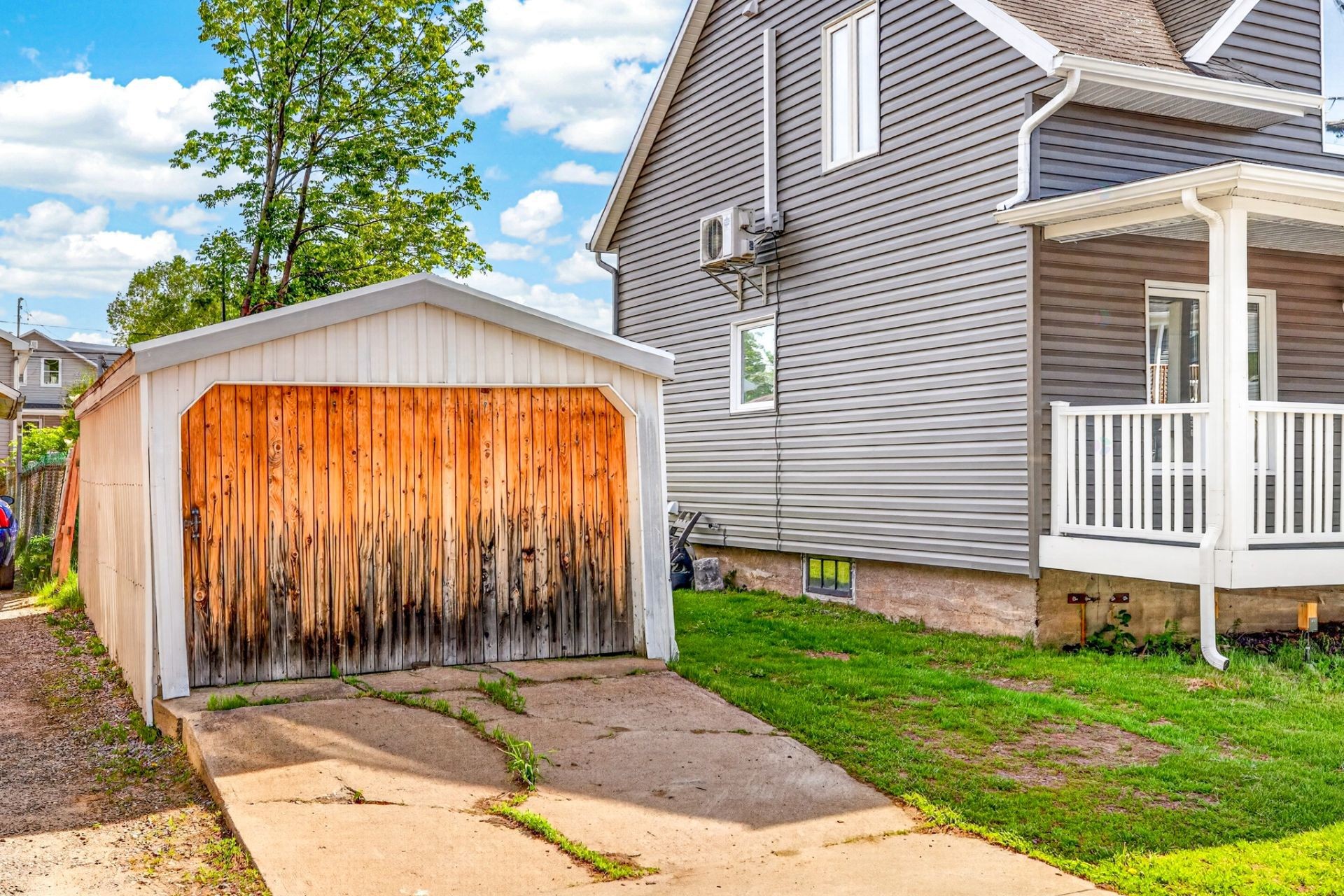 Garage - 347 Av. St-Jacques, Donnacona, QC - Outdoor