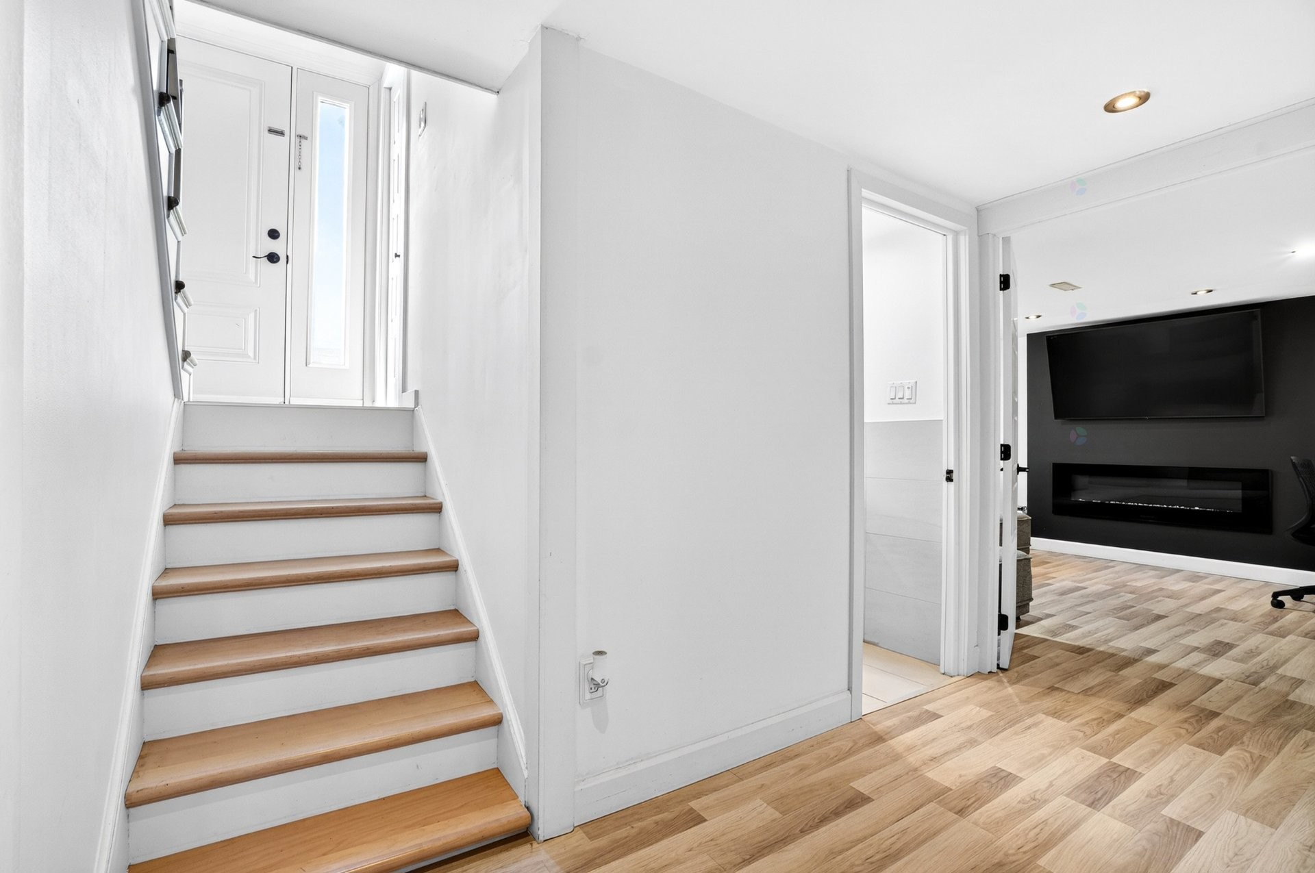 Sous-sol - 2625 Rue Cantin, Mascouche, QC - Indoor Photo Showing Other Room With Fireplace