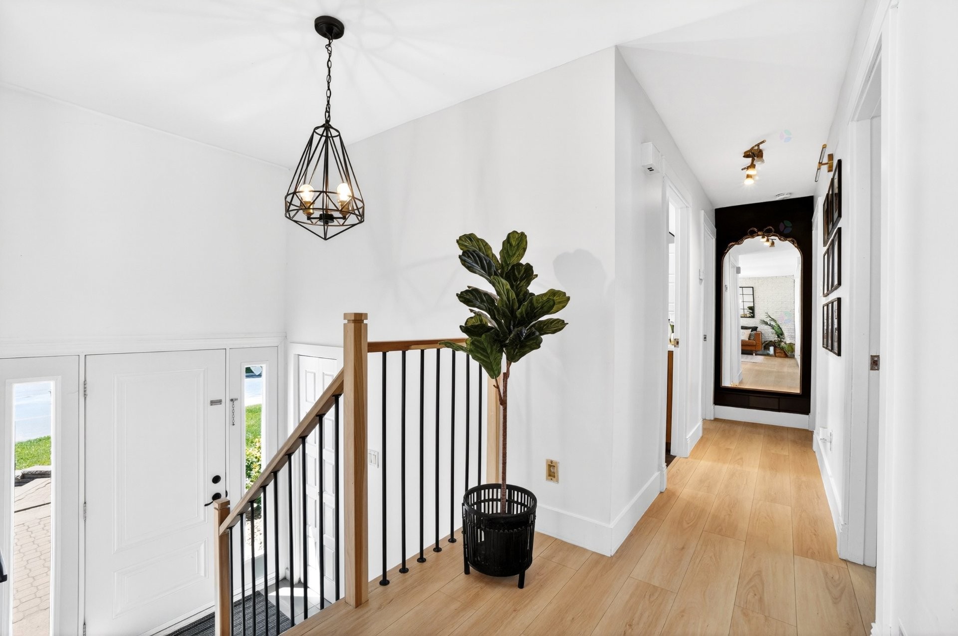 Hall d'entrée/Vestibule - 2625 Rue Cantin, Mascouche, QC - Indoor Photo Showing Other Room