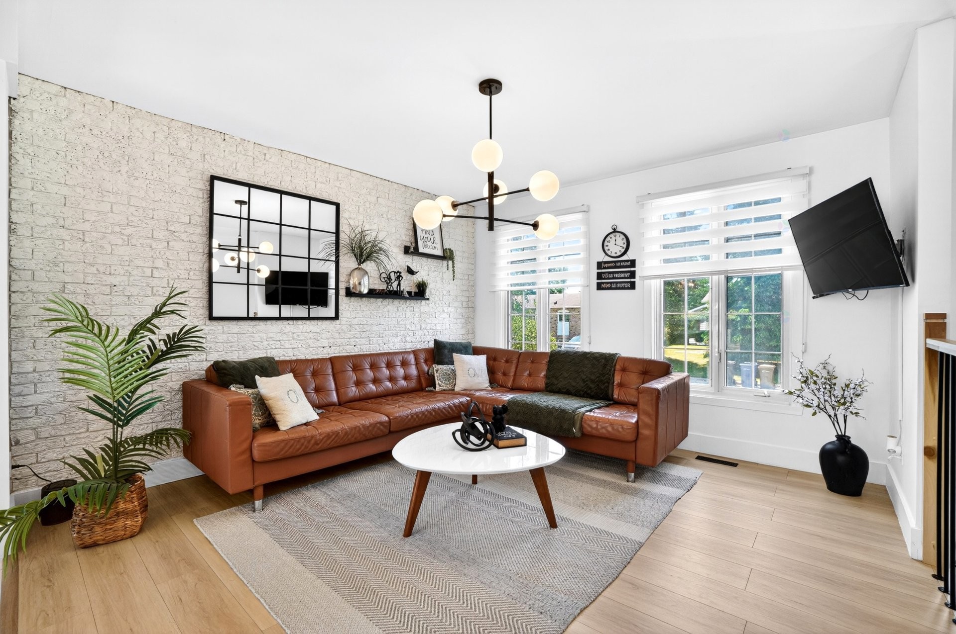 Salon - 2625 Rue Cantin, Mascouche, QC - Indoor Photo Showing Living Room