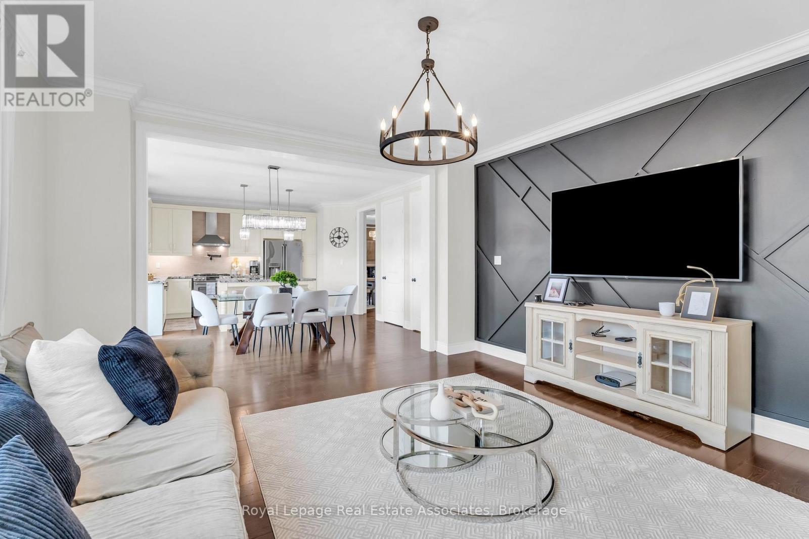 17 Mitchell Crescent, Mono, ON - Indoor Photo Showing Living Room With Fireplace