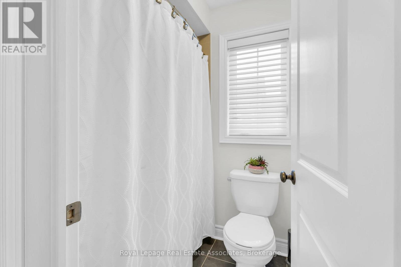 17 Mitchell Crescent, Mono, ON - Indoor Photo Showing Bathroom