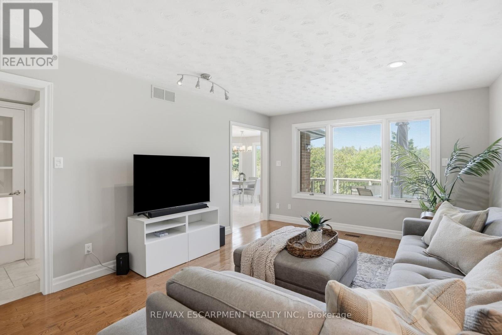 28 Bathgate Drive, Guelph, ON