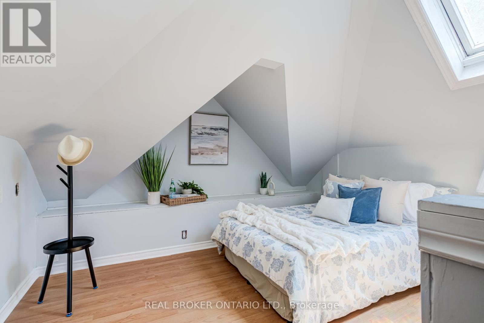 127 Barnesdale Avenue N, Hamilton, ON