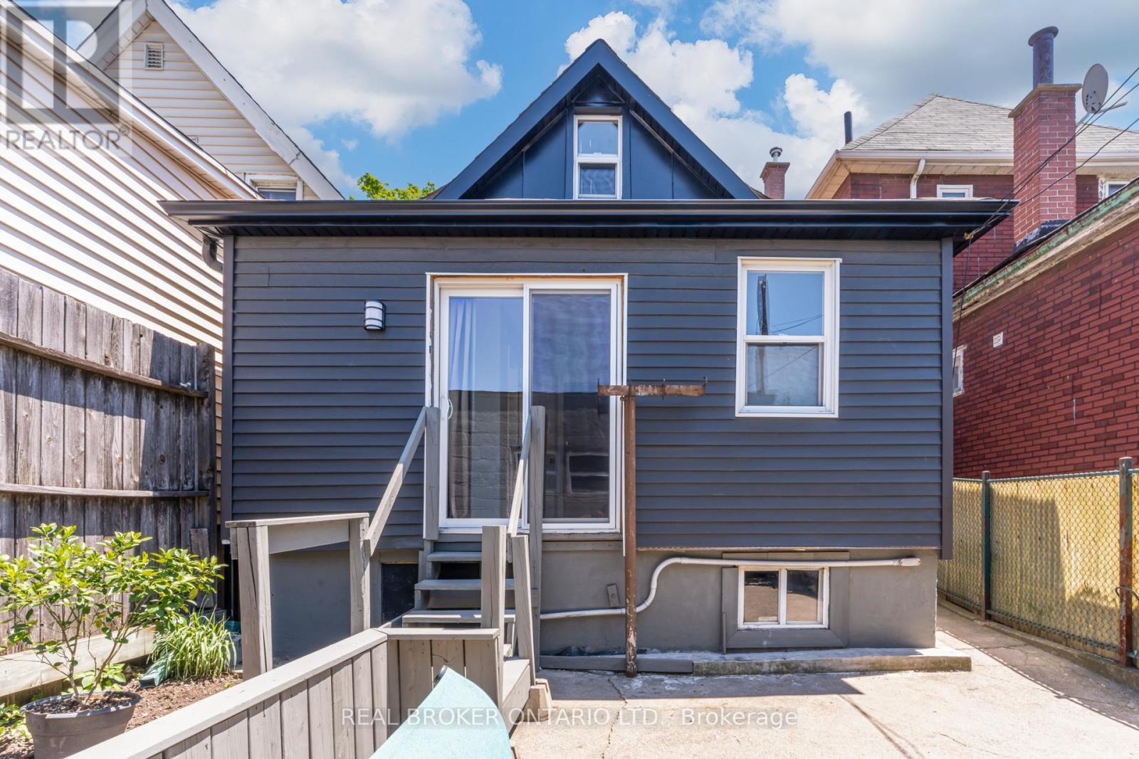 127 Barnesdale Avenue N, Hamilton, ON