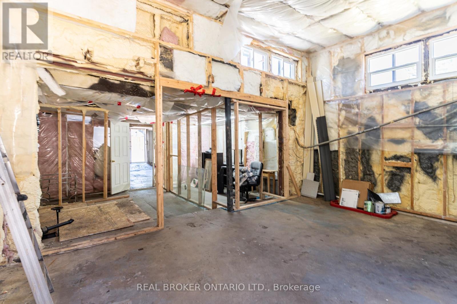 127 Barnesdale Avenue N, Hamilton, ON