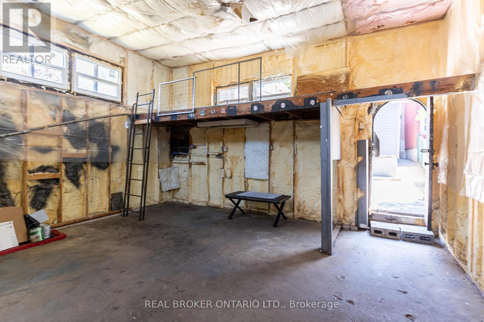 127 Barnesdale Avenue N, Hamilton, ON