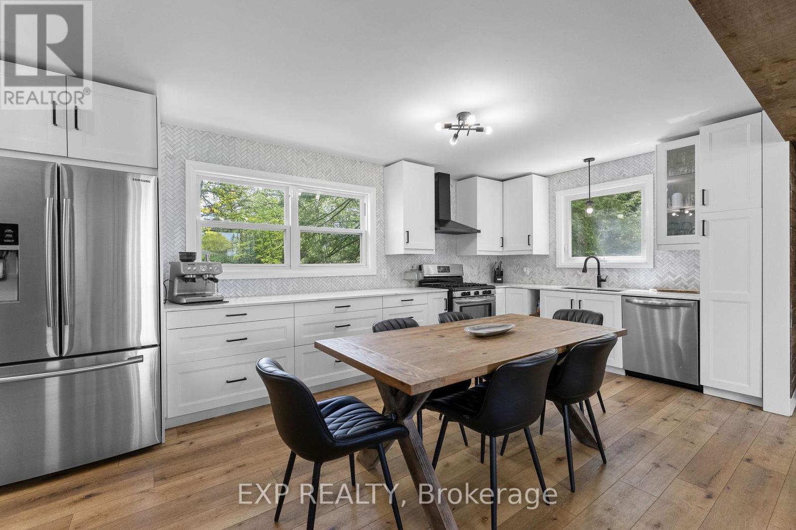 Bright Kitchen - 1373 Orchard Avenue, Fort Erie (Crescent Park), ON