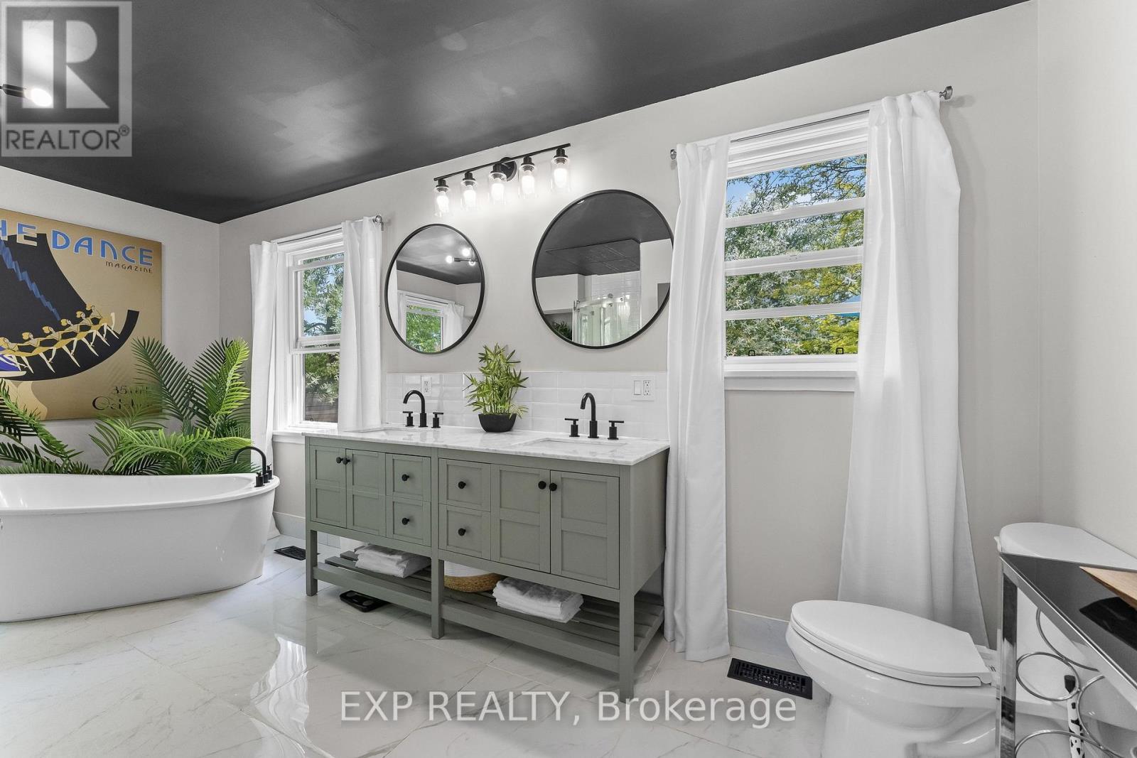 Oversized Main Bathroom - 1373 Orchard Avenue, Fort Erie (Crescent Park), ON