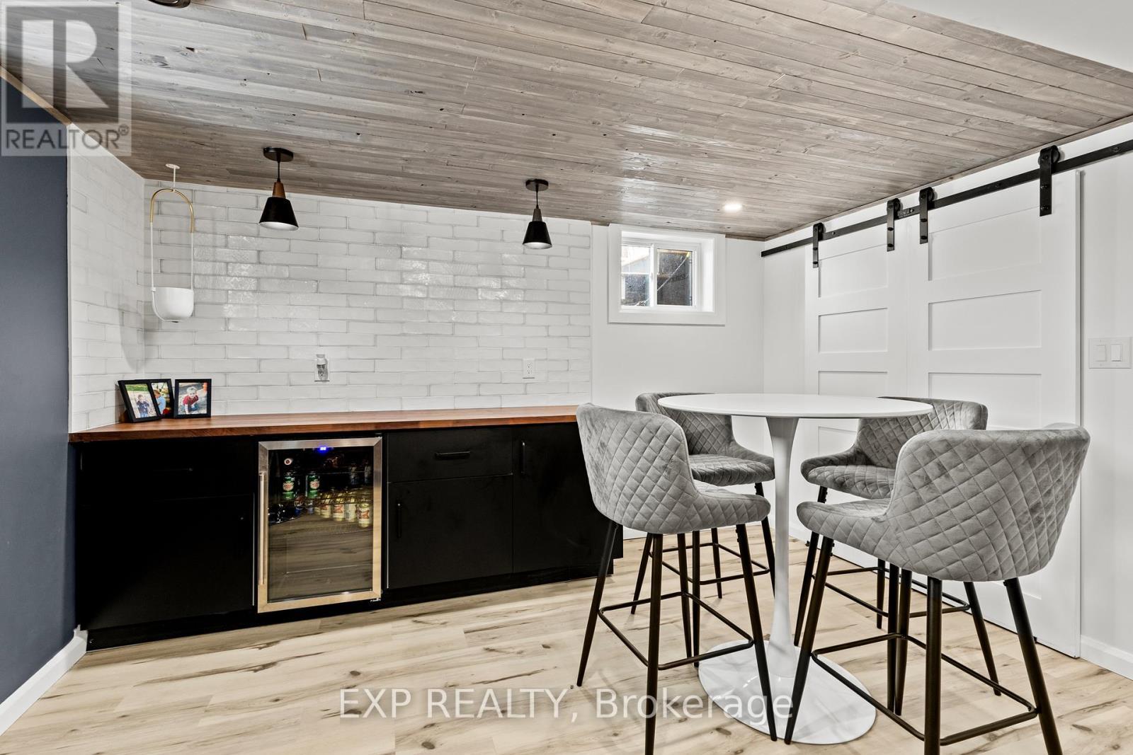 Built-In Bar - 1373 Orchard Avenue, Fort Erie (Crescent Park), ON