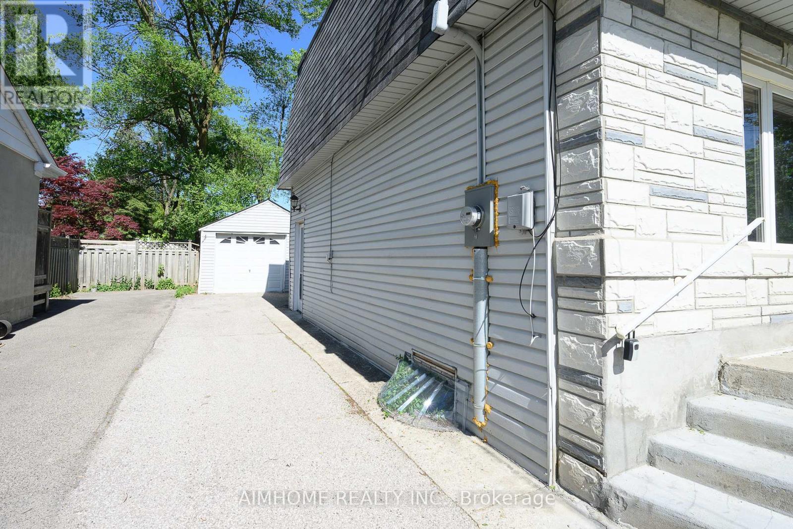 49 Bellefontaine Street, Toronto, ON