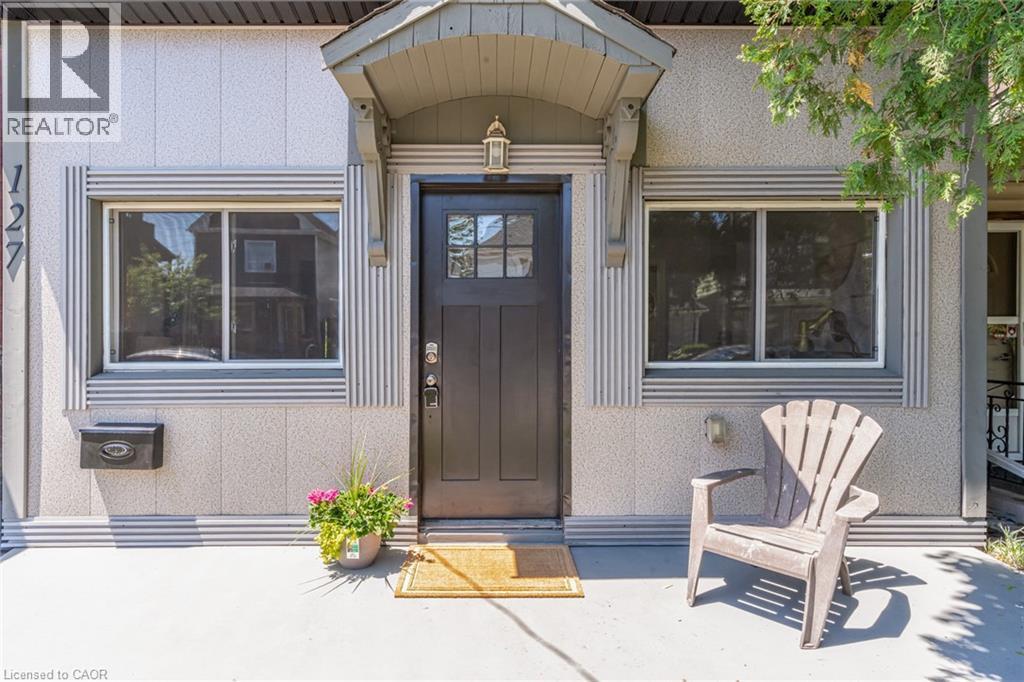 127 Barnesdale Avenue N, Hamilton, ON - Outdoor With Exterior