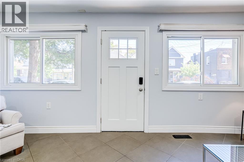 127 Barnesdale Avenue N, Hamilton, ON - Indoor Photo Showing Other Room