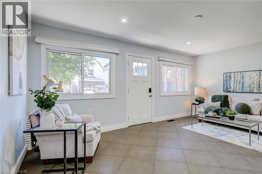 127 Barnesdale Avenue N, Hamilton, ON - Indoor Photo Showing Other Room