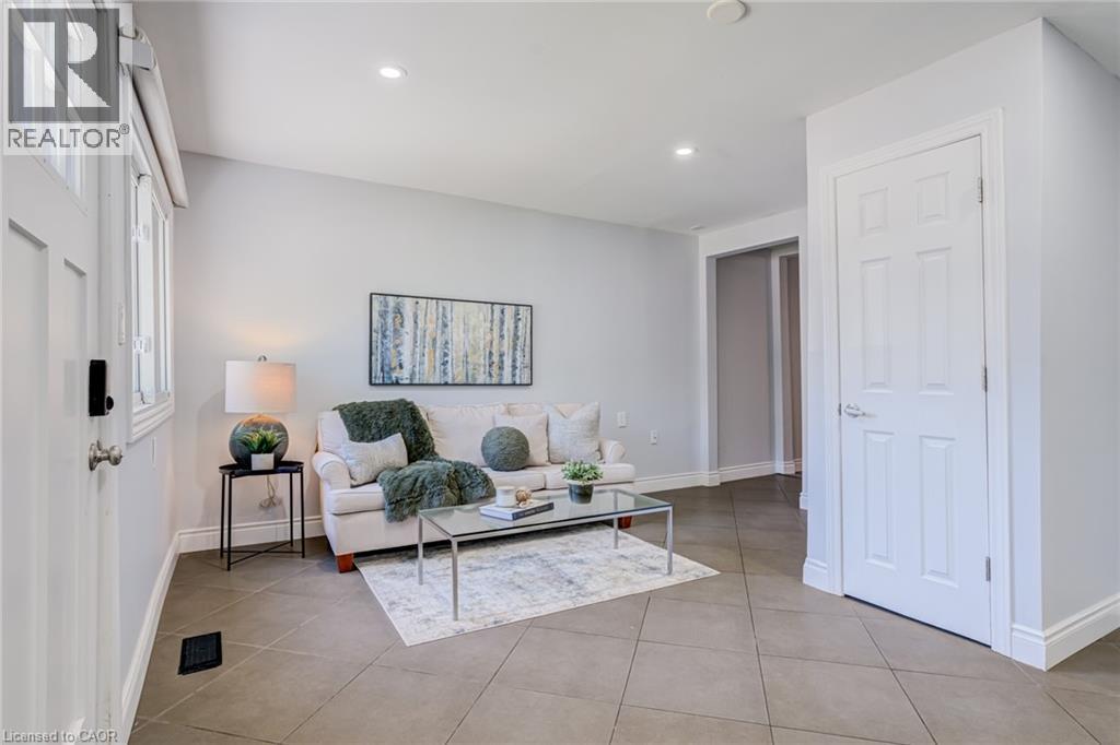 127 Barnesdale Avenue N, Hamilton, ON - Indoor
