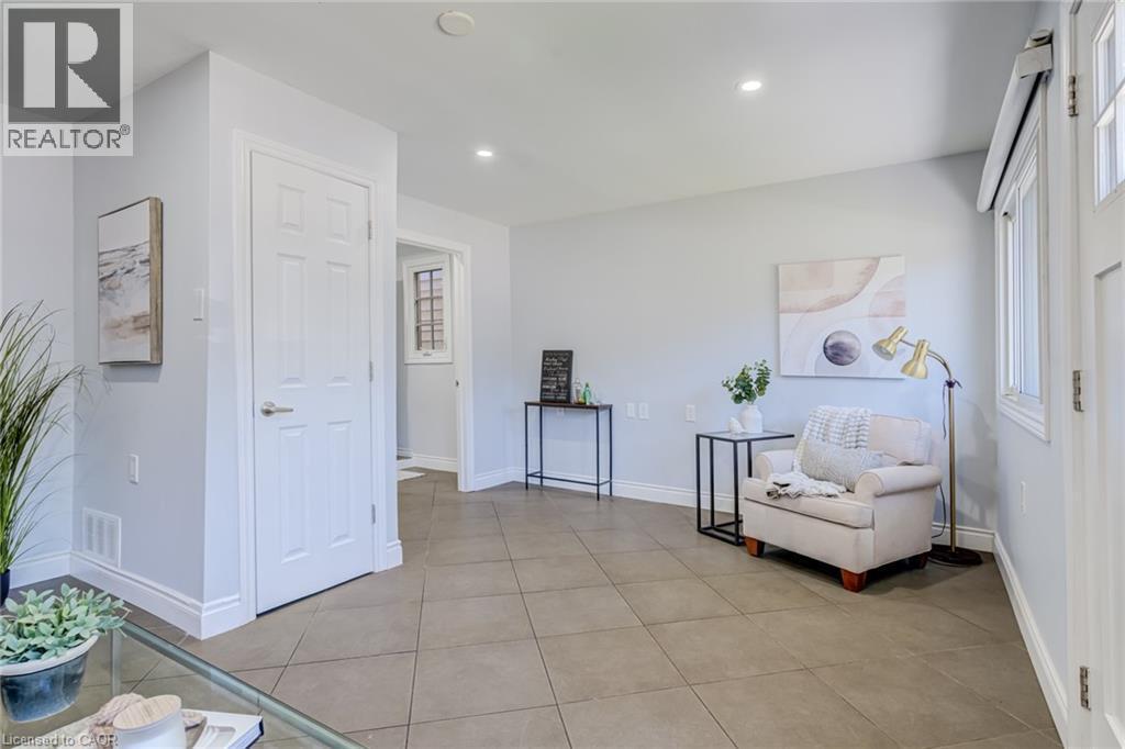 127 Barnesdale Avenue N, Hamilton, ON - Indoor