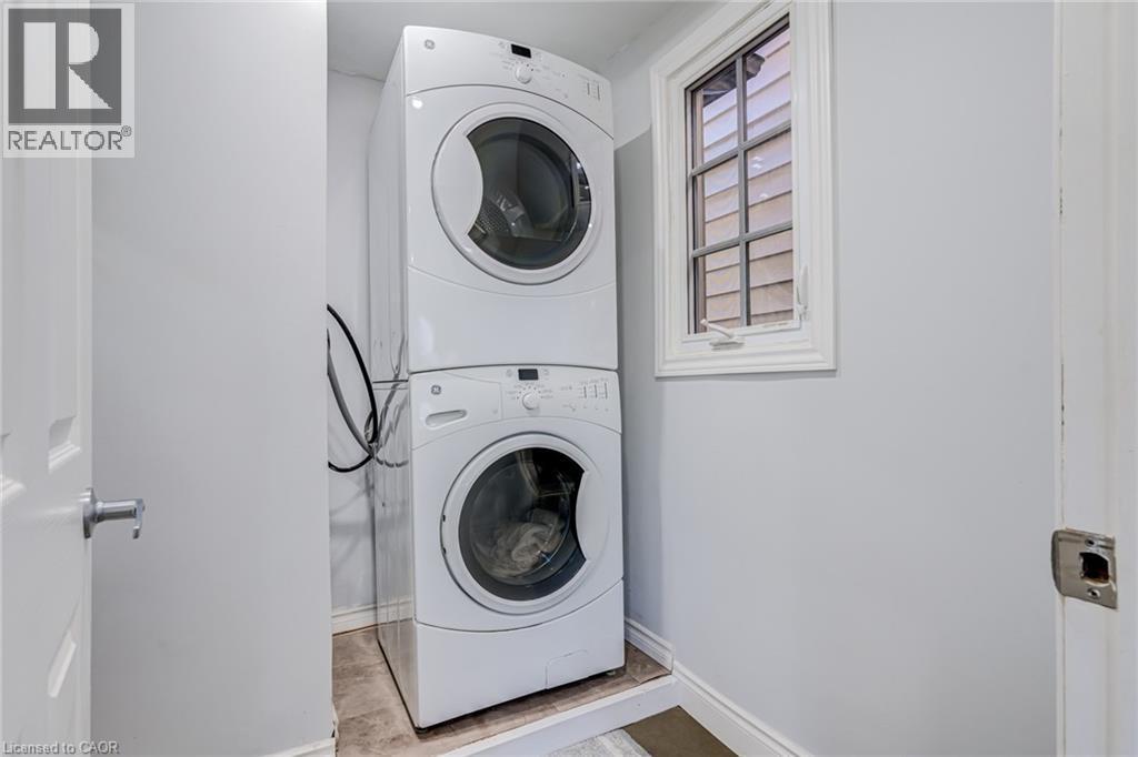 127 Barnesdale Avenue N, Hamilton, ON - Indoor Photo Showing Laundry Room