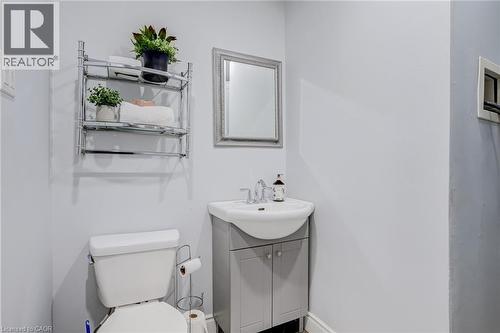 127 Barnesdale Avenue N, Hamilton, ON - Indoor Photo Showing Bathroom