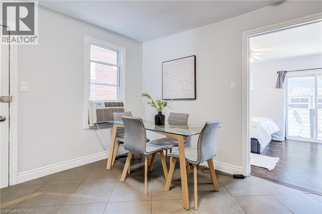 127 Barnesdale Avenue N, Hamilton, ON - Indoor Photo Showing Dining Room