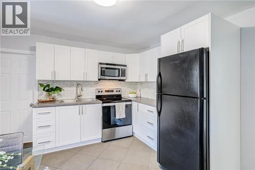 127 Barnesdale Avenue N, Hamilton, ON - Indoor Photo Showing Kitchen