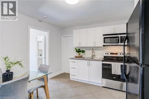 127 Barnesdale Avenue N, Hamilton, ON - Indoor Photo Showing Kitchen