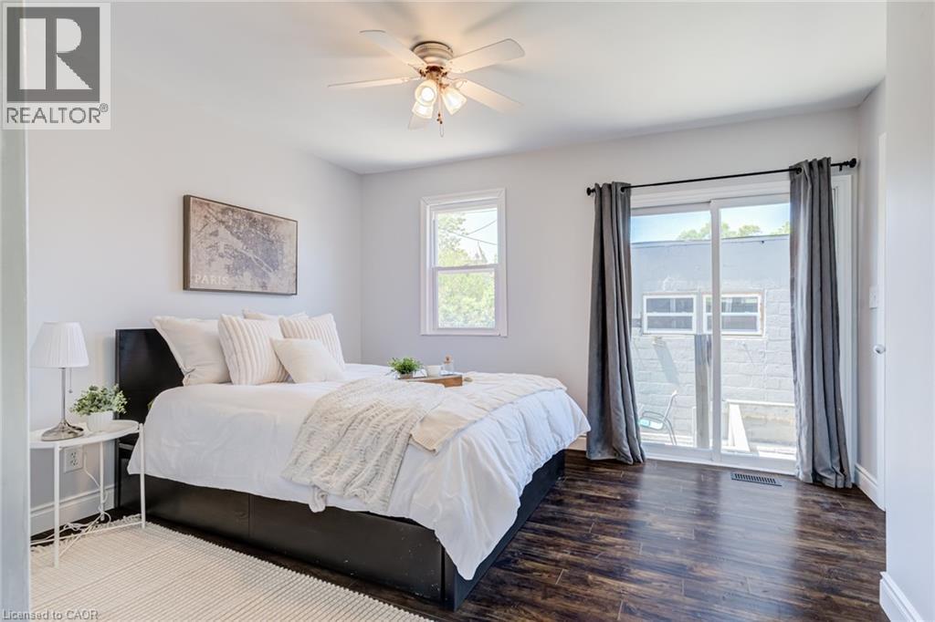 127 Barnesdale Avenue N, Hamilton, ON - Indoor Photo Showing Bedroom
