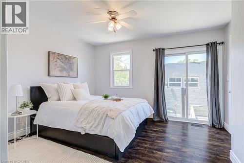 127 Barnesdale Avenue N, Hamilton, ON - Indoor Photo Showing Bedroom