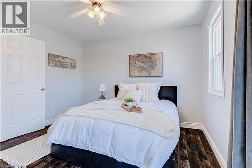 127 Barnesdale Avenue N, Hamilton, ON - Indoor Photo Showing Bedroom