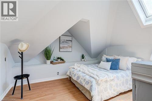 127 Barnesdale Avenue N, Hamilton, ON - Indoor Photo Showing Bedroom