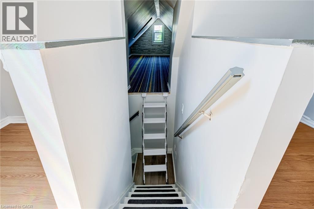 127 Barnesdale Avenue N, Hamilton, ON - Indoor Photo Showing Other Room